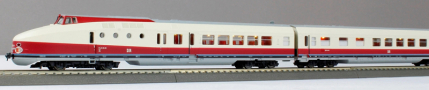 [Lokomotivy] → [Motorové vozy a jednotky] → [BR 175] → 51003320: čtyřdílná motorová jednotka červená-slonová kost, muzeální