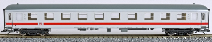 [Osobní vozy] → [Rychlíkové] → [typ m v barvách IC-aktuální] → 01405: rychlíkový vůz bílý s červeným pruhem a šedou střechou 1. tř.
