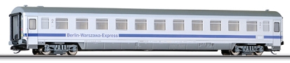 [Osobní vozy] → [Rychlíkové] → [typ Eurofima] → 01621 E: rychlíkový vůz bílý s modrým pásem a šedou střechou 2. tř. „Berlin-Warszawa-Express“