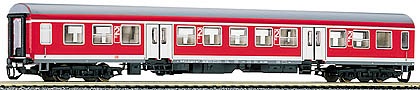 [Osobní vozy] → [Rychlíkové] → [typ Halberstadt] → 13660: červený s bílými proužky a dveřmi a s šedou střechou 2. tř.