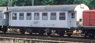 [Osobní vozy] → [Spěšné a osobní] → [2-osé a 3-osé rekonstruované] → 502595: obytný vůz šedý do vlaku na hubení plevele