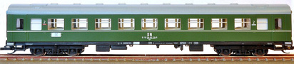 [Osobní vozy] → [Spěšné a osobní] → [4-osé modernizované] → 01566: zelený s bílou linkou pod okny 2. tř. 