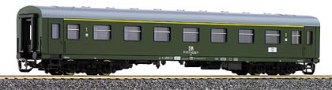 [Osobní vozy] → [Spěšné a osobní] → [4-osé modernizované] → 500957: zelený se záplatami s šedou střechou 2. tř.