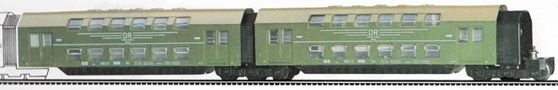 [Osobní vozy] → [Patrové] → [DB 13] → 03743: dvoudílná jednotka zelená s rezavou střechou 2. tř, středový díl