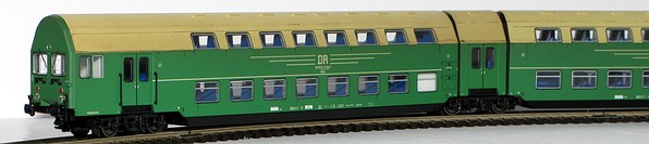 [Osobní vozy] → [Patrové] → [DBG] → 1973: třídílná souprava zelená s šedou střechou BDG