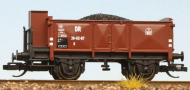 [Nákladní vozy] → [Otevřené] → [2-osé O] → 65161: otevřený nákladní vůz červenohnědý s černým pojezdem a brzdařskou budkou s nákladem uhlí