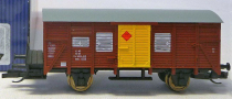 [Nákladní vozy] → [Kryté] → [2-osé s nízkou střechou] → 500777: krytý nákladní vůz červenohnědý se žlutými vraty a šedou střechou pro přepravu tetraethylu