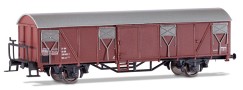 [Nákladní vozy] → [Kryté] → [2-osé Gbs] → 800486: krytý nákladní vůz červenohnědý s šedou střechou a brzdařskou plošinou