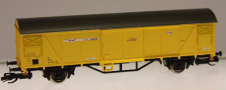 [Nákladní vozy] → [Kryté] → [2-osé Gbs] → 486: krytý nákladní vůz žlutý s černou střechou „Wiebe-KSEM”