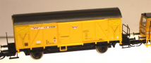 [Nákladní vozy] → [Kryté] → [2-osé Gs] → 253: krytý nákladní vůz žlutý se stříbřitou střechou „WIEBE“