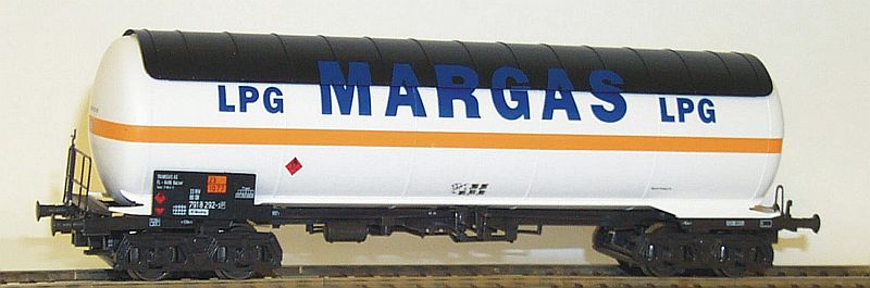 [Nákladní vozy] → [Cisternové] → [4-osé na plyn] → 33101: bílá s oranžovým pásem ″MARGAS″