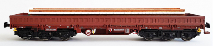 [Nákladní vozy] → [Nízkostěnné] → [6-osé nízkostěnné] → NW52400: nízkostěnný nákladní vůz červenohnědý s nákladem dlouhého zásobníku pražců
