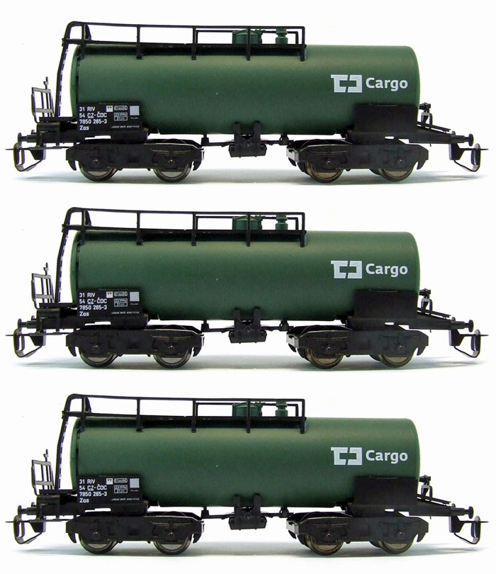 [Soupravy] → [S lokomotivou] → DD79: set tří cisternových vozů „ČD Cargo“